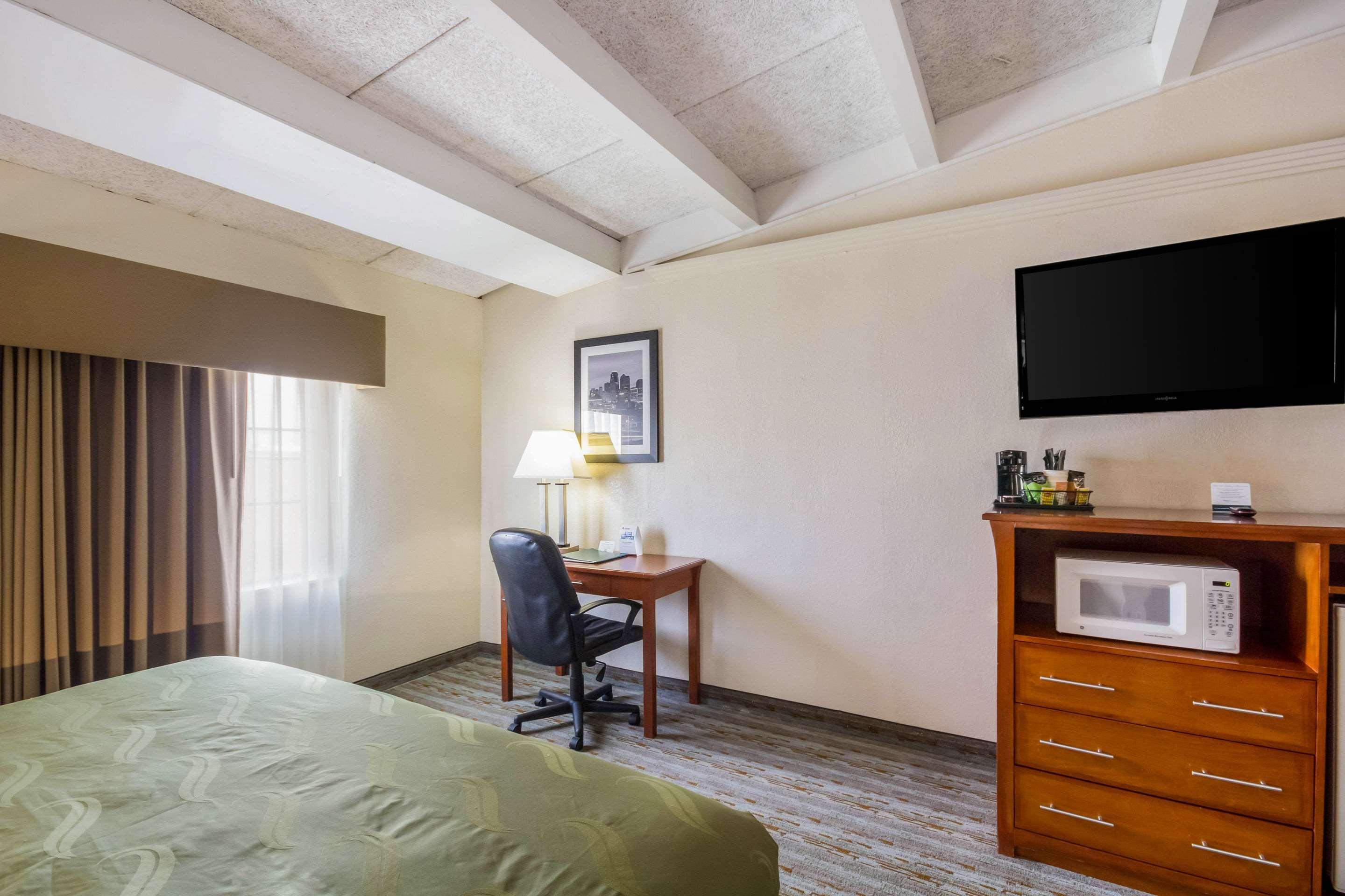 Quality Inn & Suites Kansas City - Independence I-70 East Extérieur photo