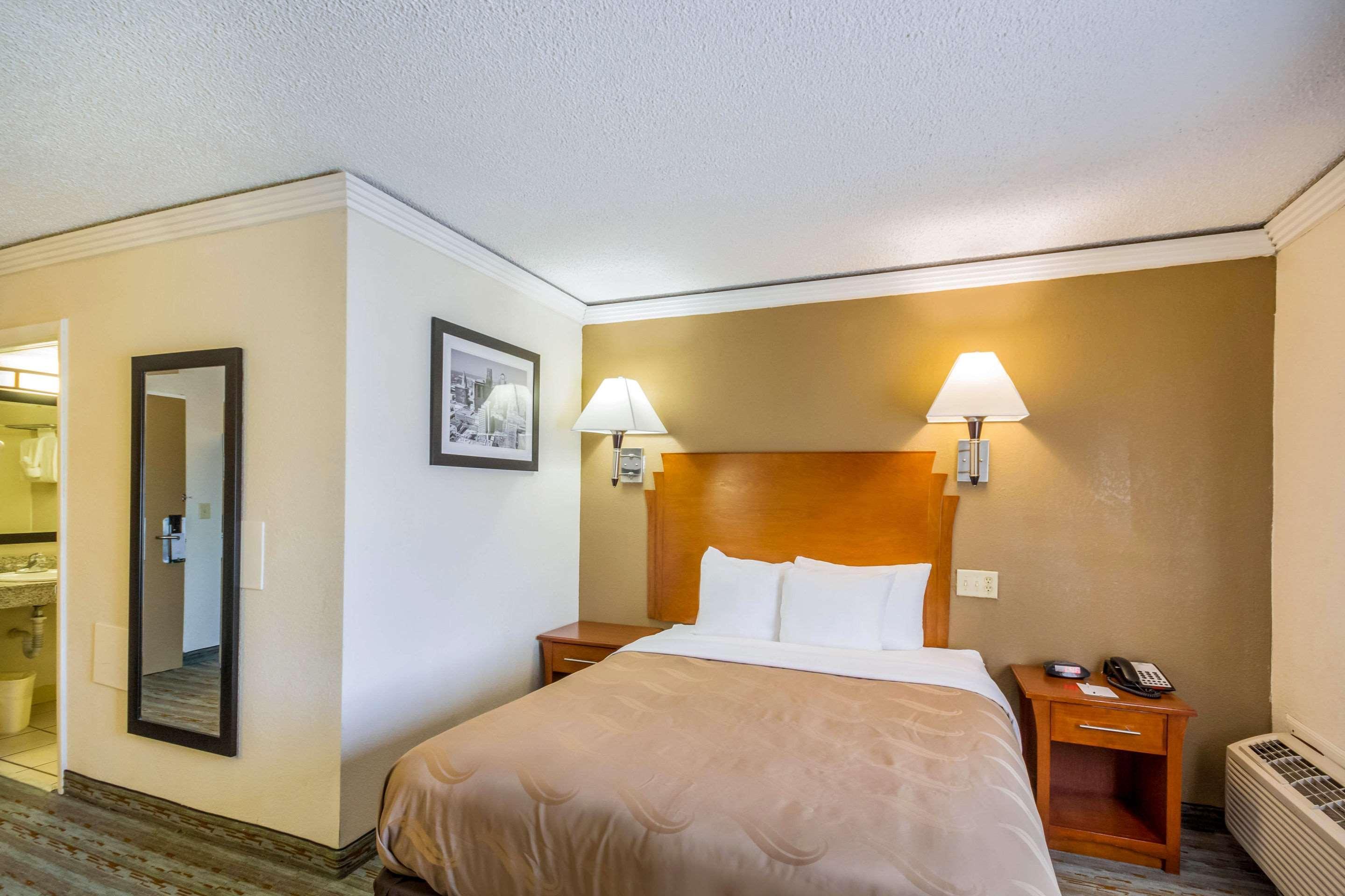 Quality Inn & Suites Kansas City - Independence I-70 East Extérieur photo