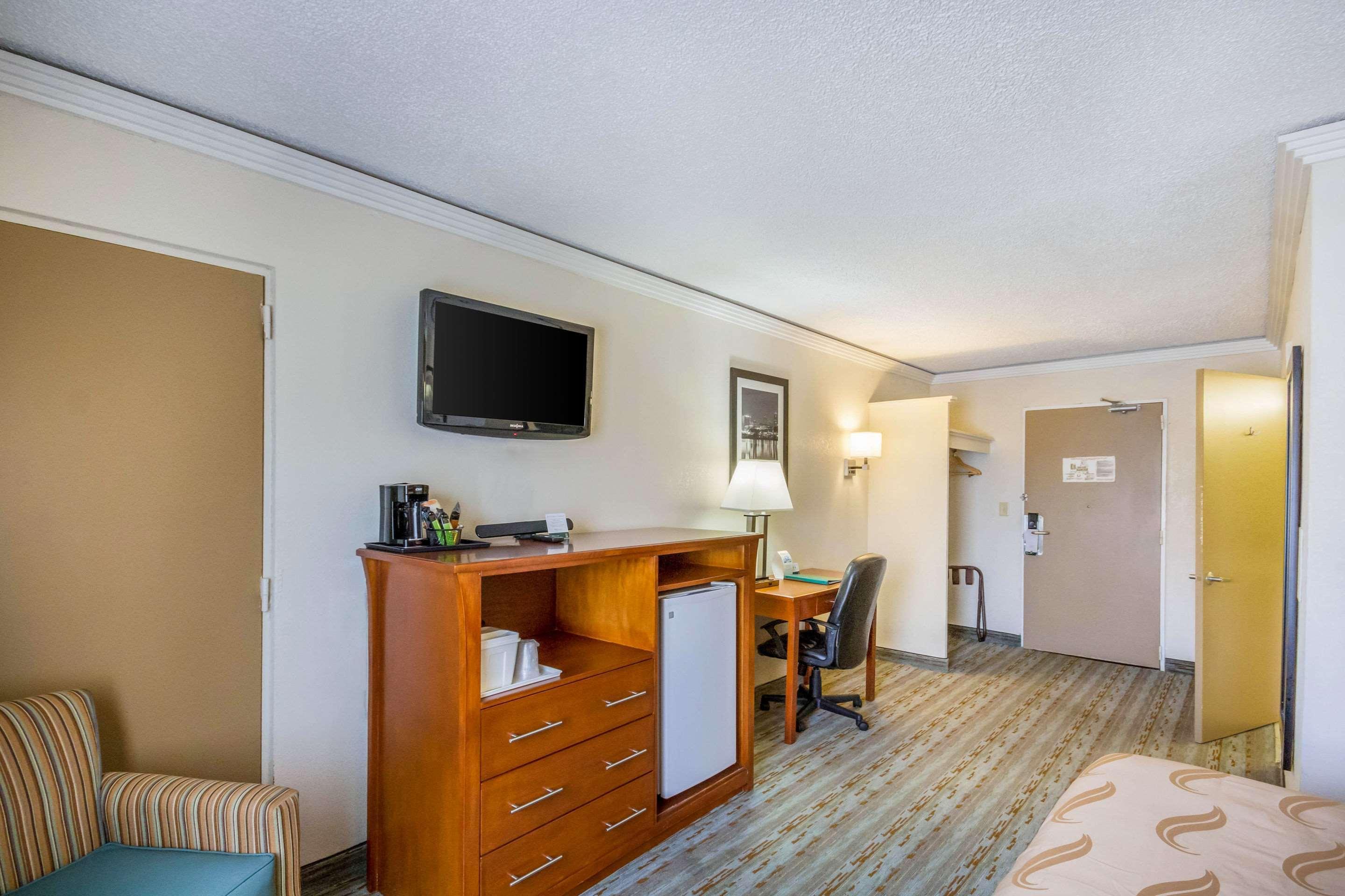 Quality Inn & Suites Kansas City - Independence I-70 East Extérieur photo