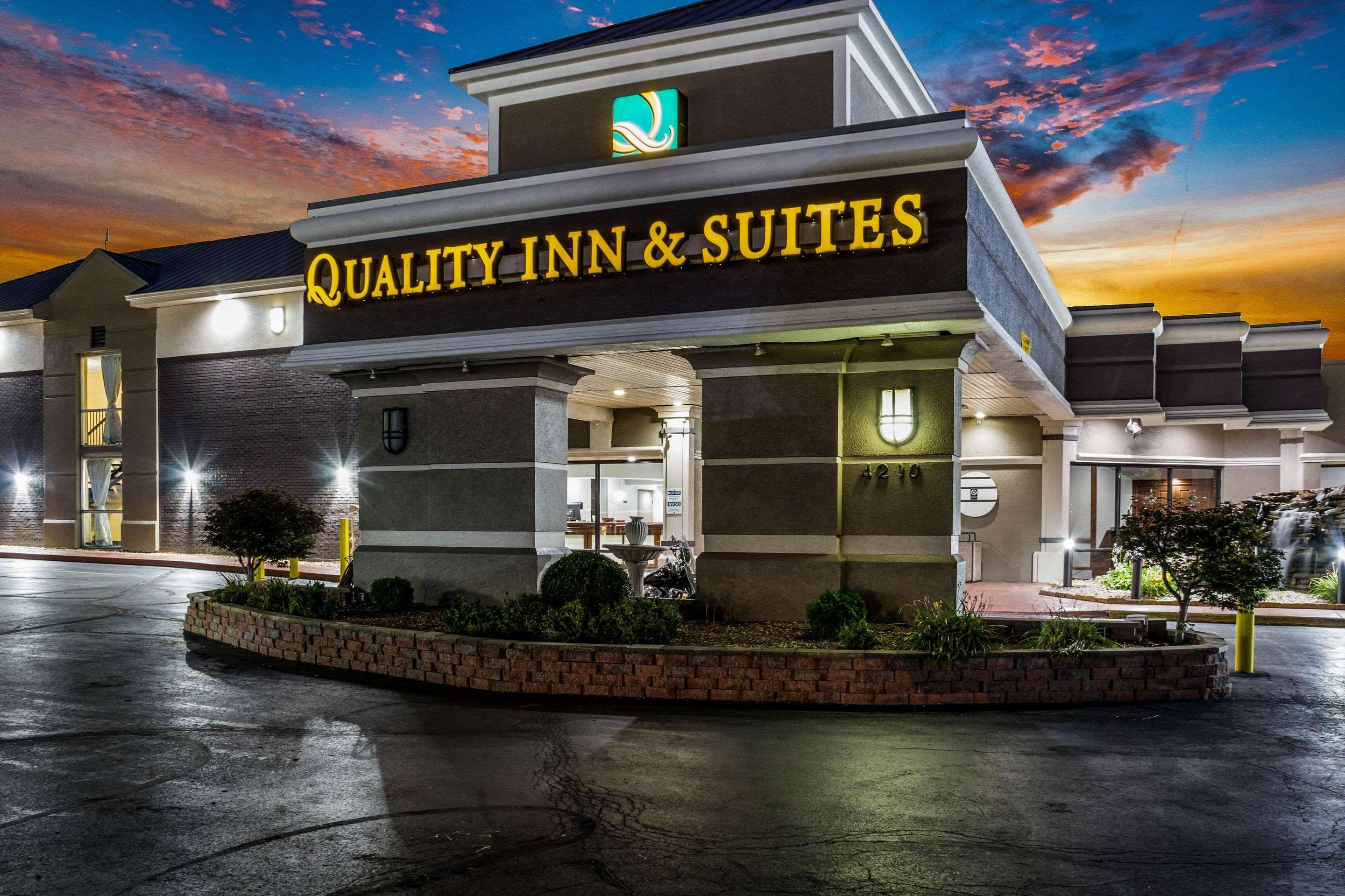 Quality Inn & Suites Kansas City - Independence I-70 East Extérieur photo