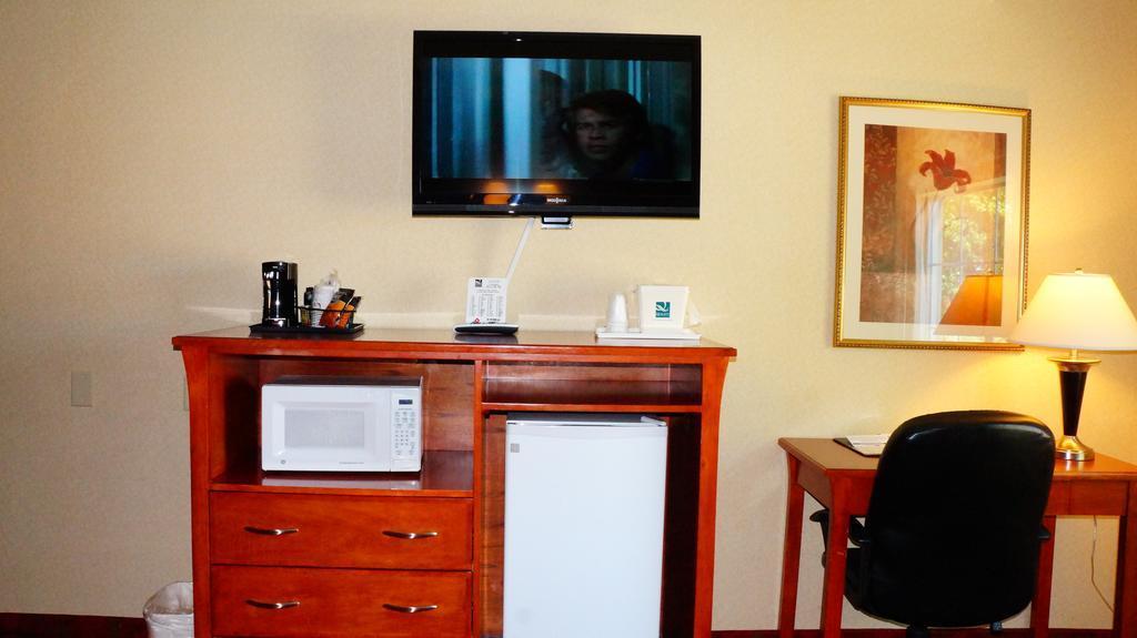 Quality Inn & Suites Kansas City - Independence I-70 East Extérieur photo