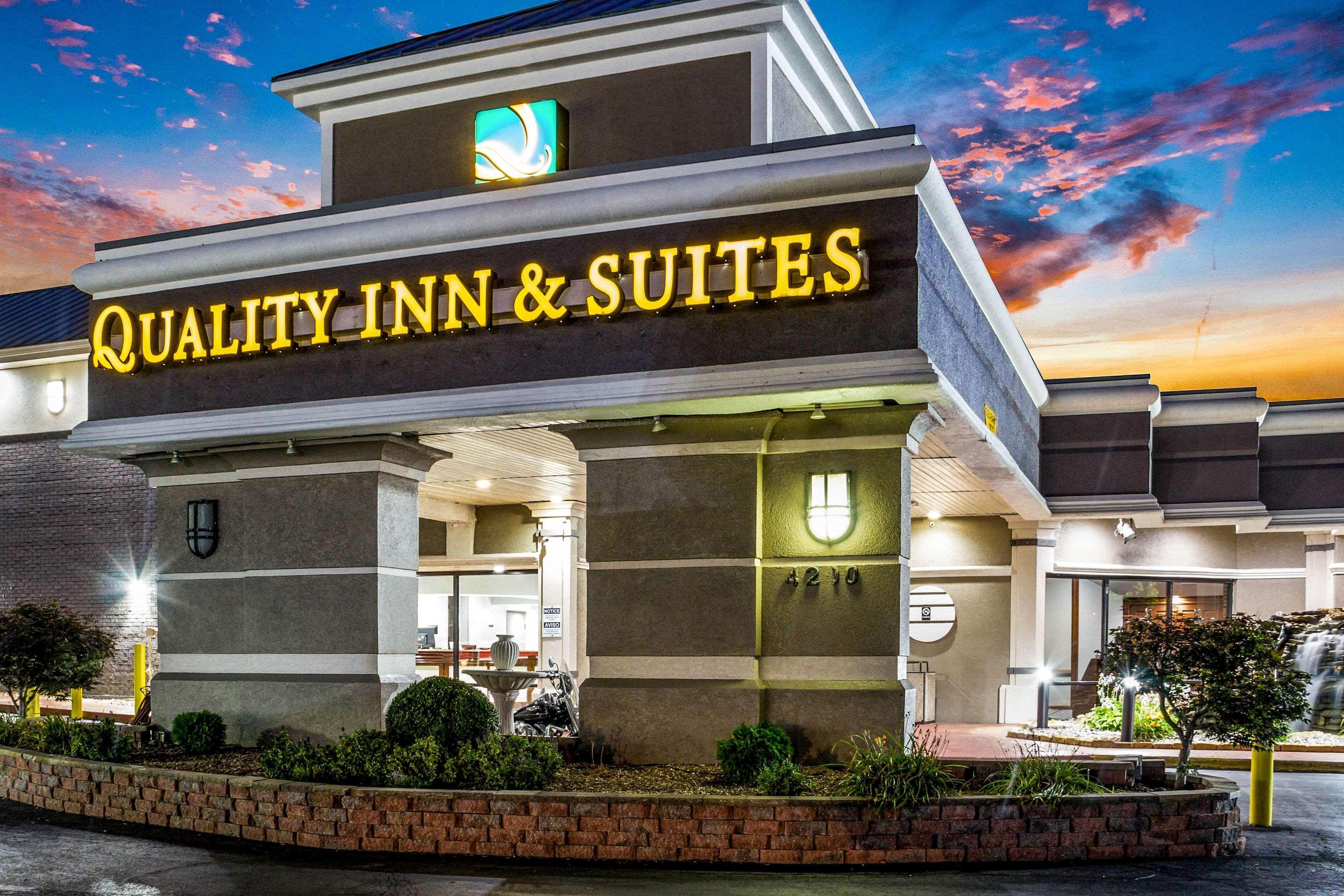 Quality Inn & Suites Kansas City - Independence I-70 East Extérieur photo