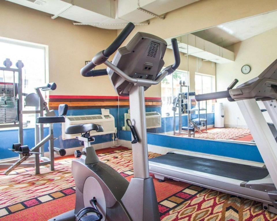 Quality Inn & Suites Kansas City - Independence I-70 East Extérieur photo