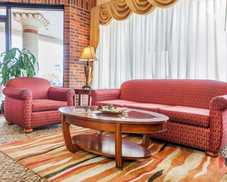 Quality Inn & Suites Kansas City - Independence I-70 East Extérieur photo