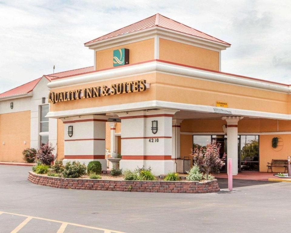 Quality Inn & Suites Kansas City - Independence I-70 East Extérieur photo