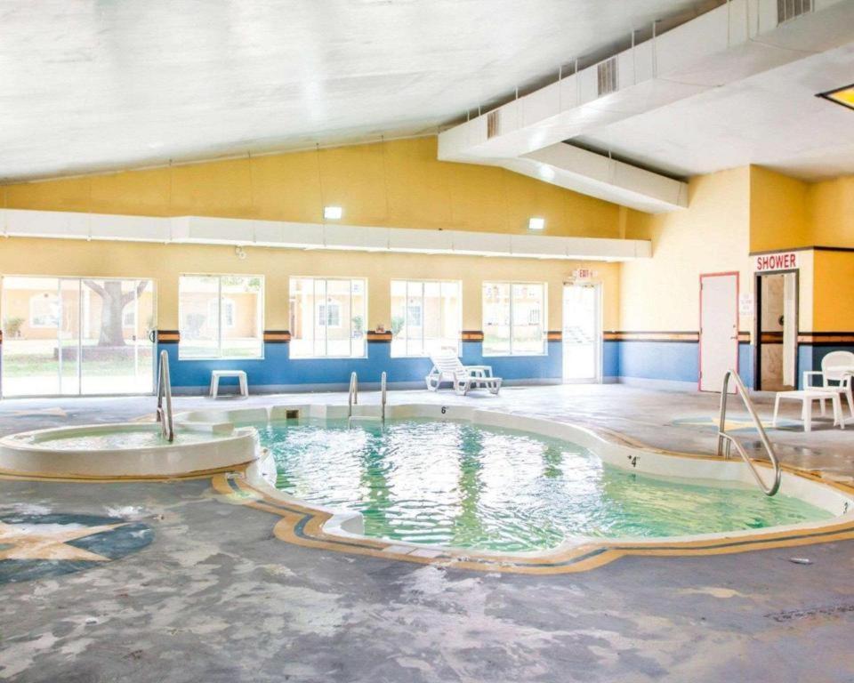 Quality Inn & Suites Kansas City - Independence I-70 East Extérieur photo