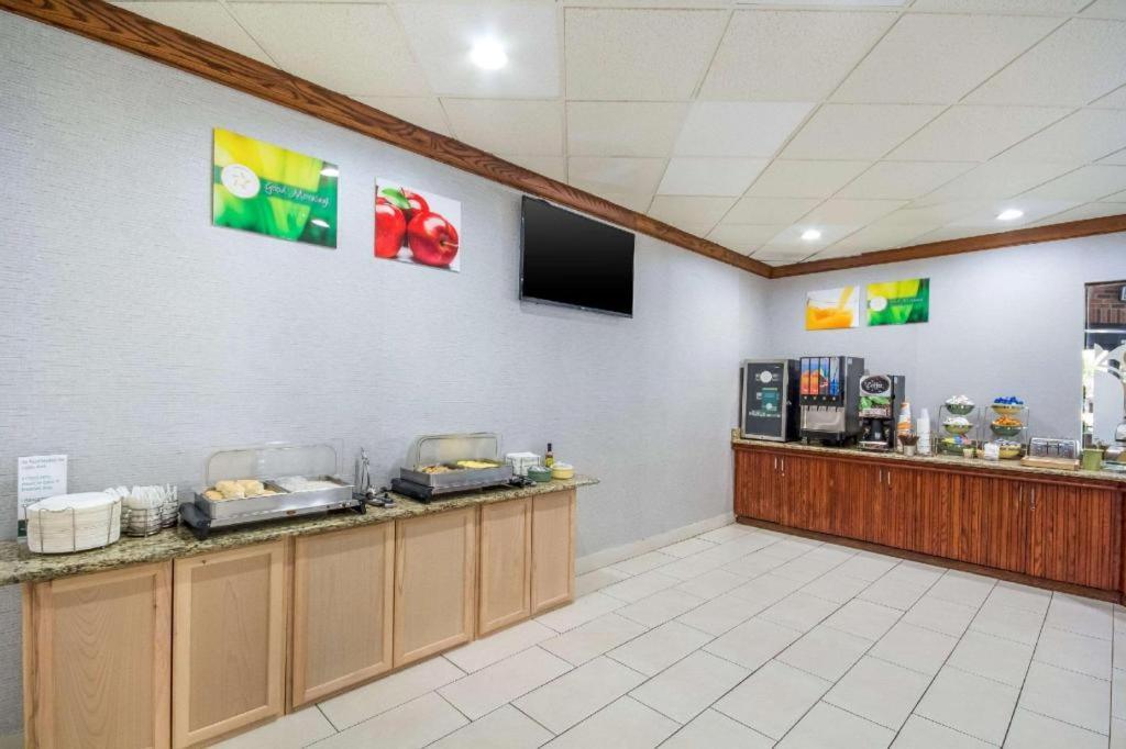 Quality Inn & Suites Kansas City - Independence I-70 East Extérieur photo