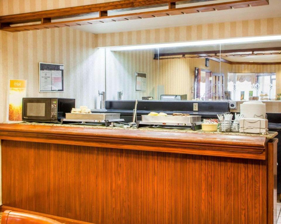 Quality Inn & Suites Kansas City - Independence I-70 East Extérieur photo