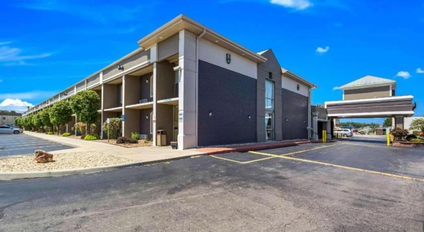 Quality Inn & Suites Kansas City - Independence I-70 East Extérieur photo